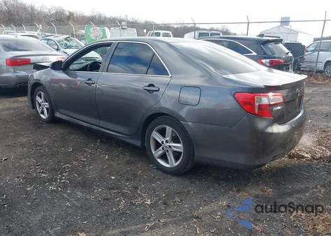 2014 Toyota Camry Se z USA, uszkodzony, nr VIN 4T1BF1FK5EU404493